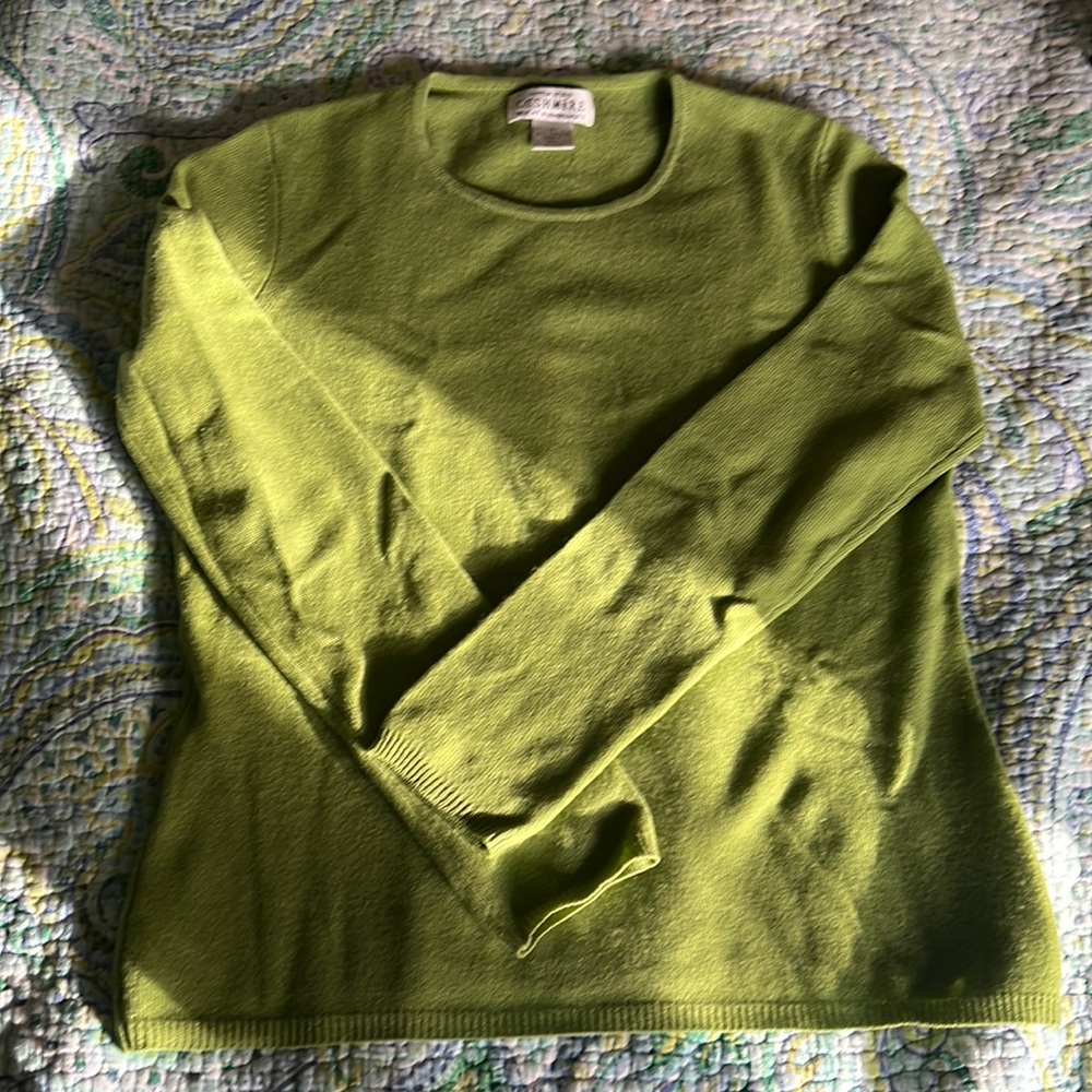 Green cashmere sweater